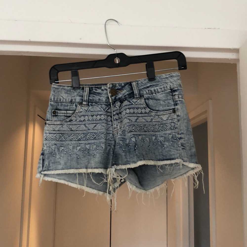 Pattern denim shorts